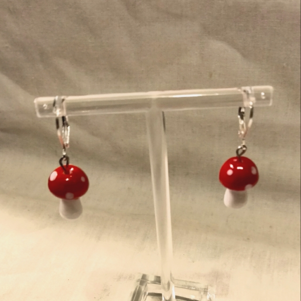 NWT Handmade mushroom drop earrings.